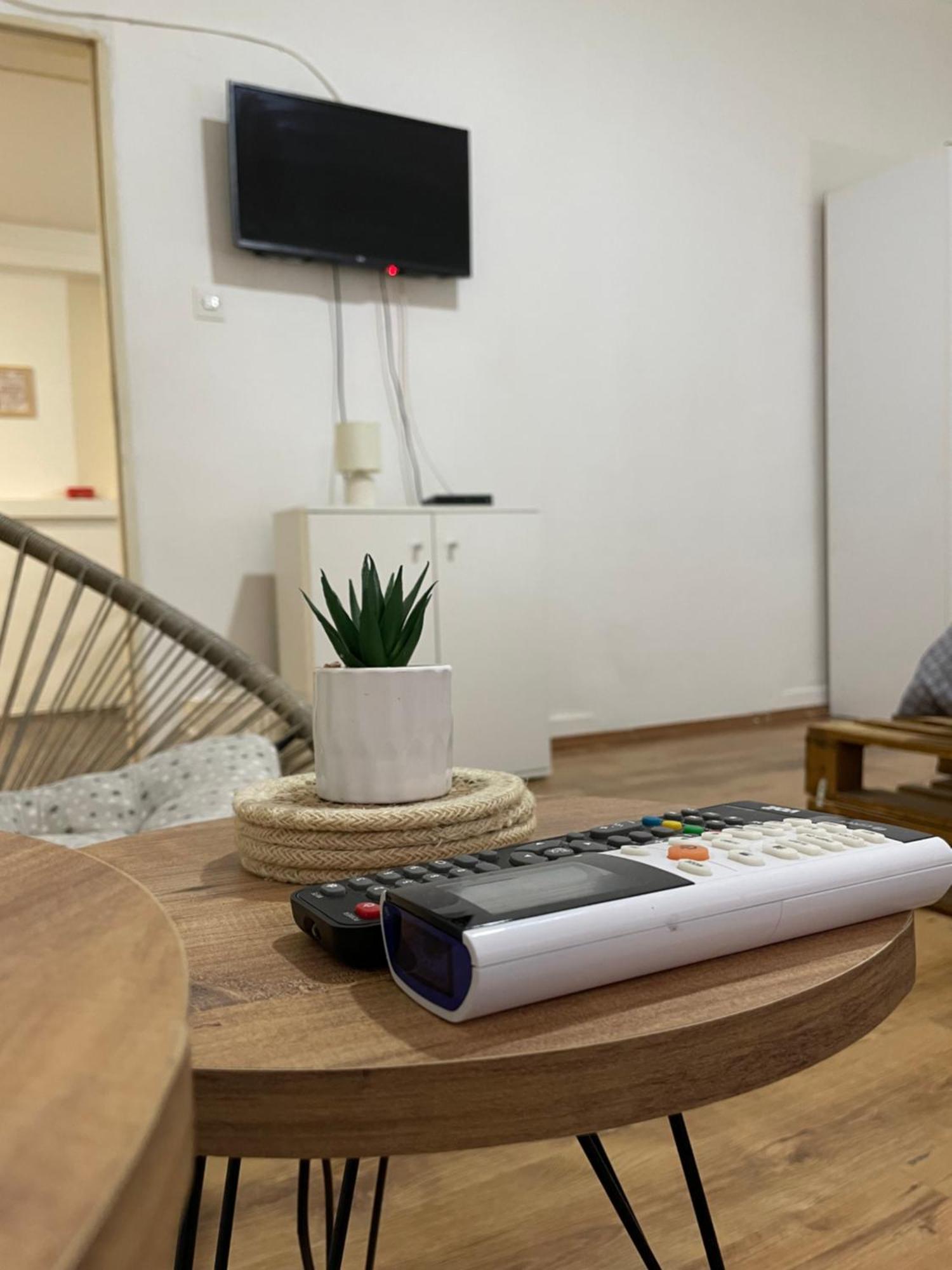 Fenix Apartman II ซาเยชาร์ ภายนอก รูปภาพ